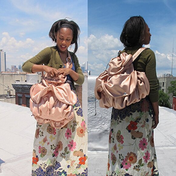 Convertible Flower Bag: Over the shoulder or as a backpack - Picture 3 of 4